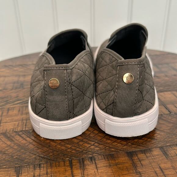 Global Win Women’s 11 Gray Quilted Slip On Loafer Sneaker - Picture 7 of 10